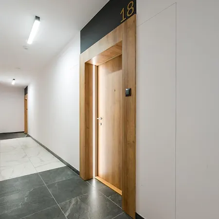 Malinova Leaf By Bookinghost