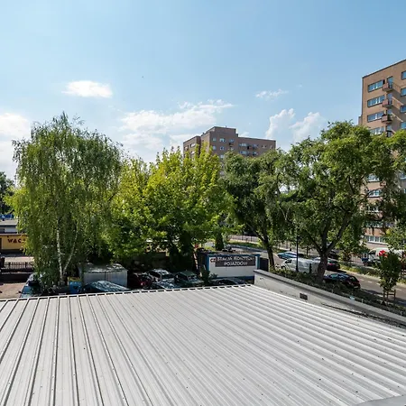 Malinova Leaf By Bookinghost * Warszawa