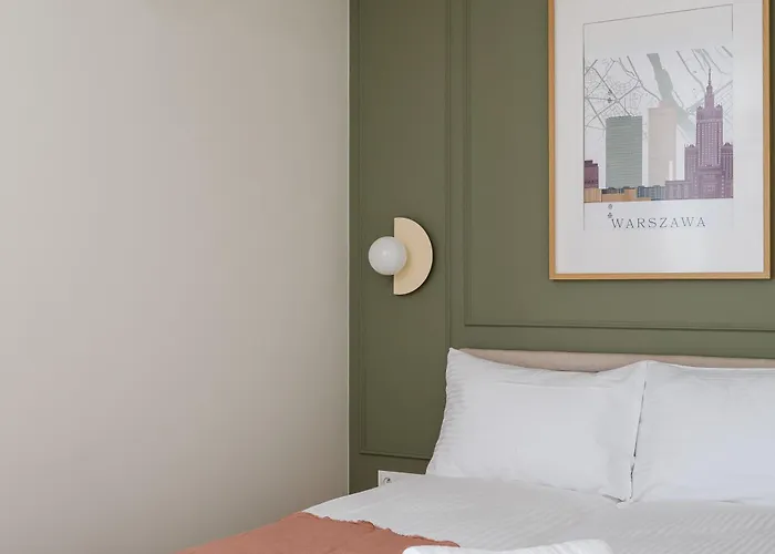 Malinova Leaf By Bookinghost * Warszawa