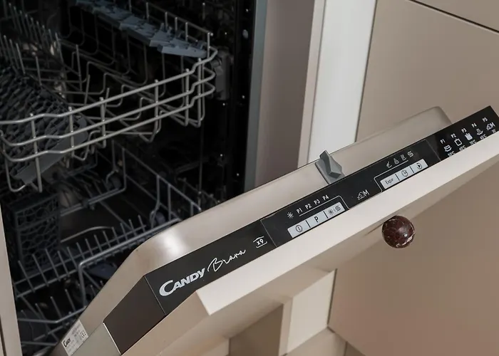 Malinova Leaf By Bookinghost