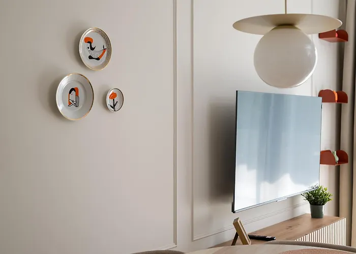 Malinova Leaf By Bookinghost