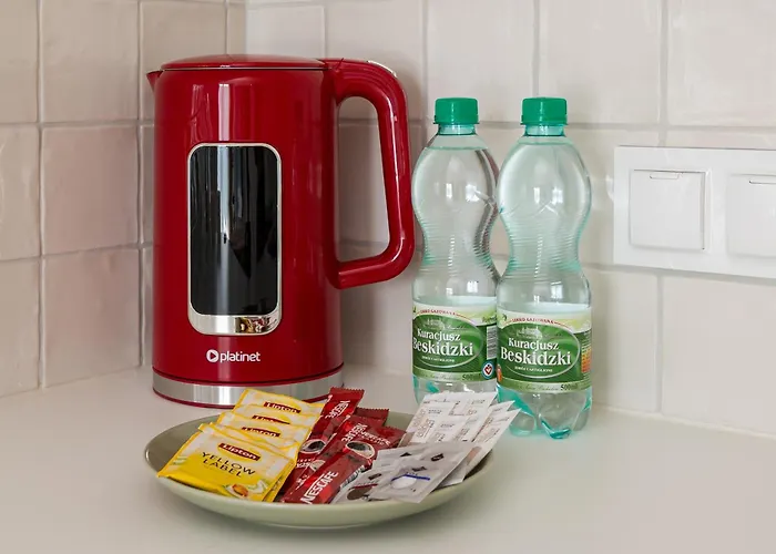 Malinova Leaf By Bookinghost *