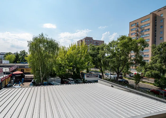 Malinova Leaf By Bookinghost * Warszawa