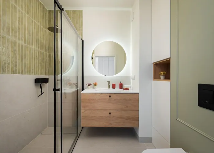 Malinova Leaf By Bookinghost * Warszawa