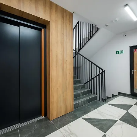 Malinova Leaf By Bookinghost *