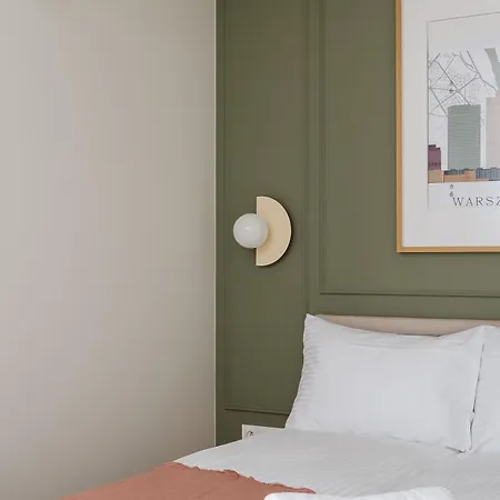 Malinova Leaf By Bookinghost * Varşova