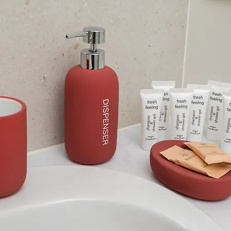 Malinova Leaf By Bookinghost Daire Varşova