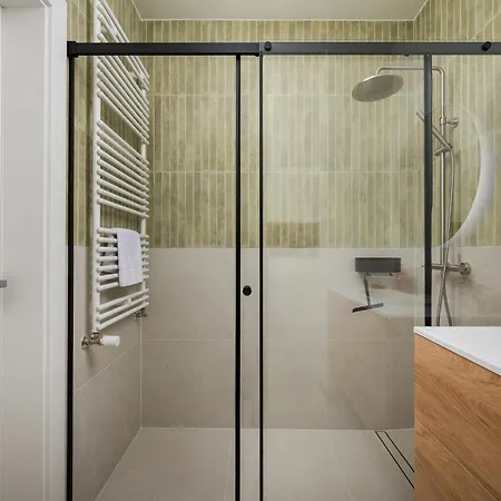 Malinova Leaf By Bookinghost *