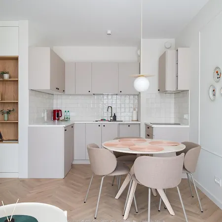 Daire Malinova Leaf By Bookinghost