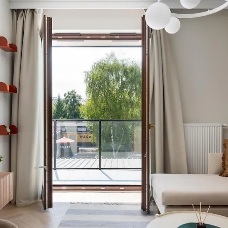 Malinova Leaf By Bookinghost Daire Varşova